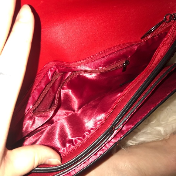 ❣️ SALE ❣️ BIG RED ❤️ CLUTCH BAG - Picture 4 of 4